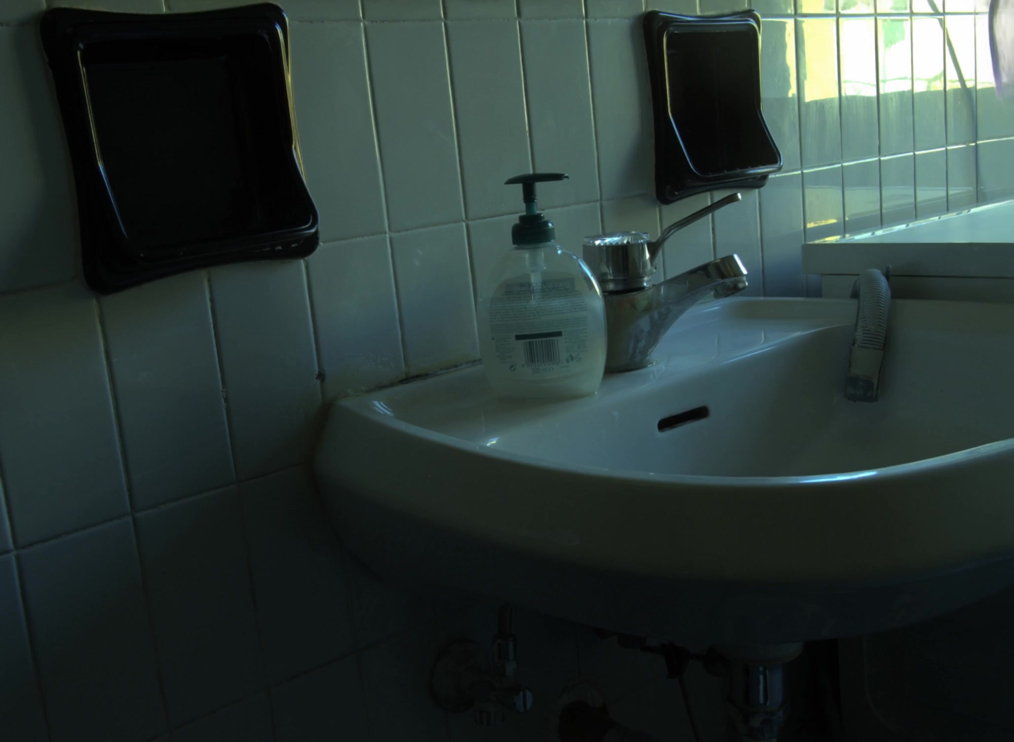 Booster_train_balanced_Bathroom_camera_00_im0_png_00000_0000-0001.ply preview